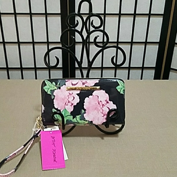 Betsey Johnson Handbags - 🐚⛱🌞🌴 PRICE DROP! 🌴🌞⛱🐚